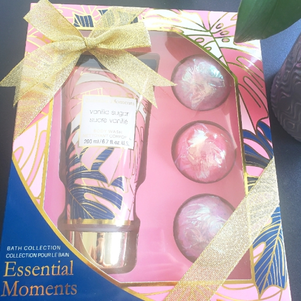 Essential Moments Bath Collection Set